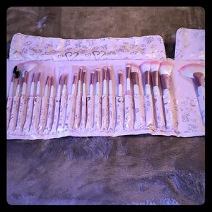 Beauty brushes